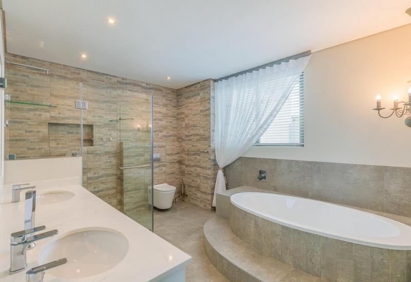5 Bedroom Property for Sale in Pinnacle Point Golf Estate Western Cape